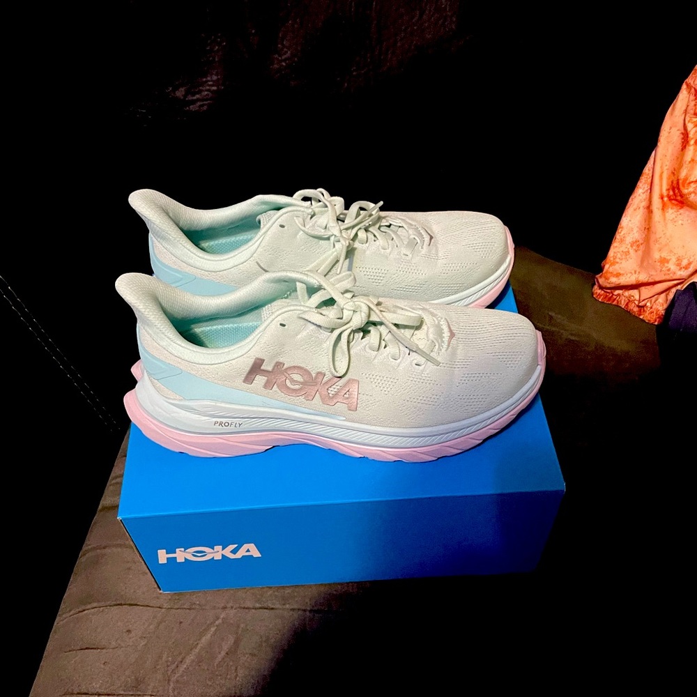 Hoka Mach 4